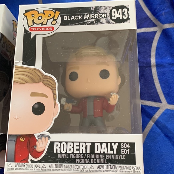 Black Mirror Funko Pops #944 & #943 - season 4 episode 1 - Picture 3 of 8